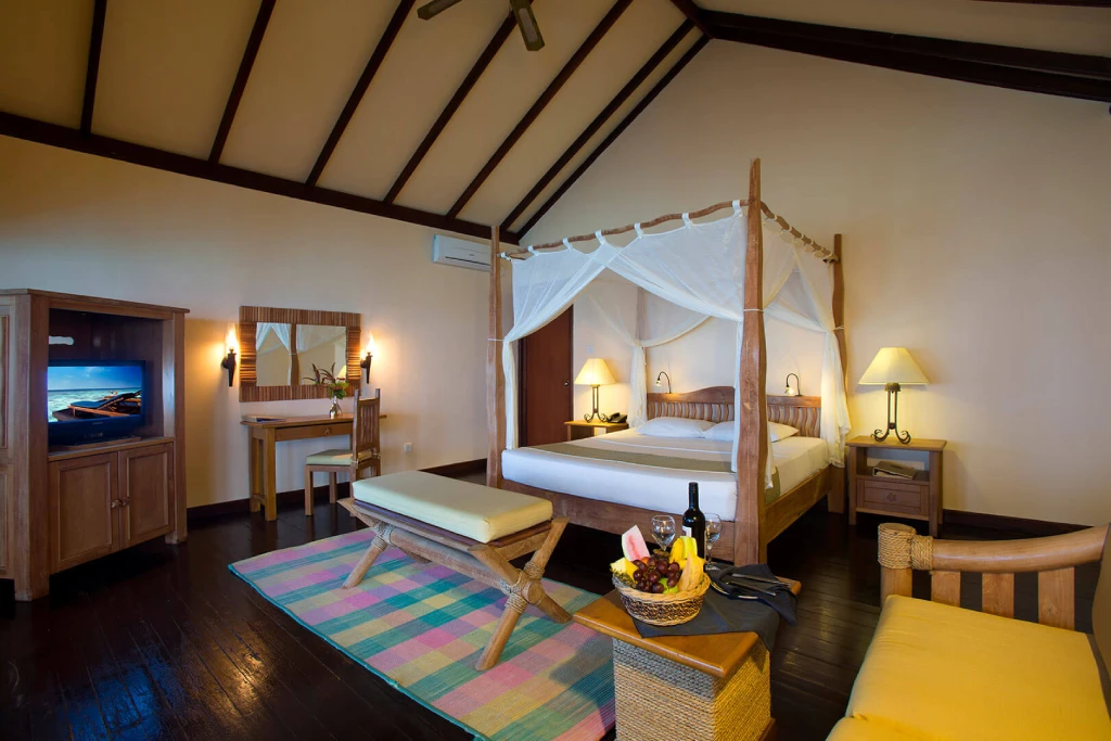 filitheyo-island-water-villa-2