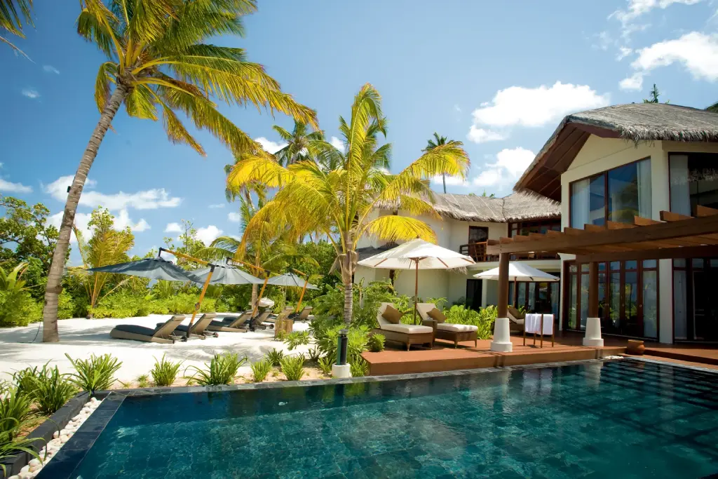 halaveli-presidential-villa-1-1